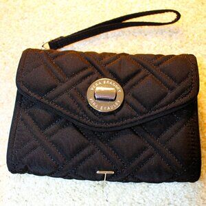 NWOT Vera Bradley Turnlock Smartphone Wristlet in Black Quilted Microfiber